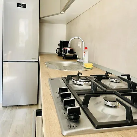 Apartamento Mountain Crib In Urban Plaza W. Parking & Netflix Braşov Exterior foto