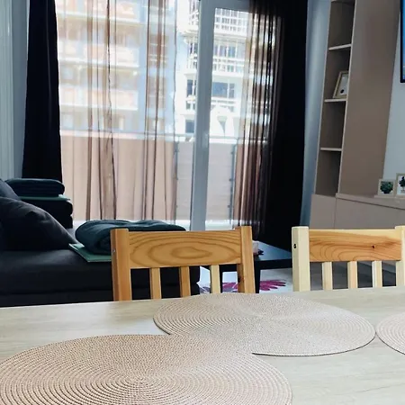 Apartamento Mountain Crib In Urban Plaza W. Parking & Netflix Braşov Exterior foto