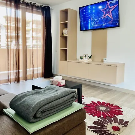 Apartamento Mountain Crib In Urban Plaza W. Parking & Netflix Braşov Exterior foto