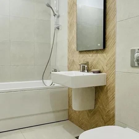 Apartamento Mountain Crib In Urban Plaza W. Parking & Netflix Braşov Exterior foto