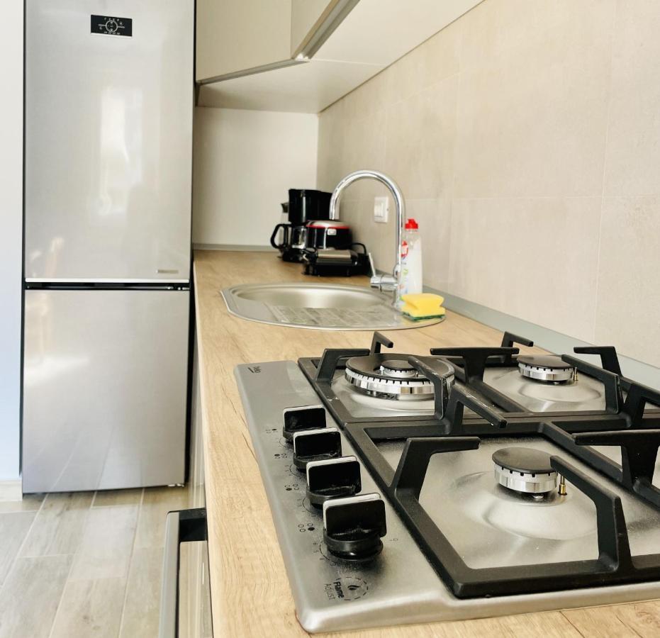Mountain Crib In Urban Plaza W. Parking & Netflix Apartamento