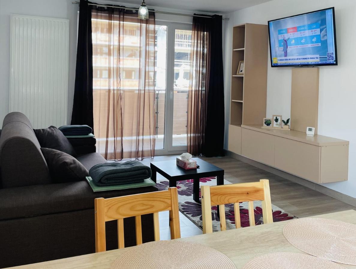 Mountain Crib In Urban Plaza W. Parking & Netflix Apartamento